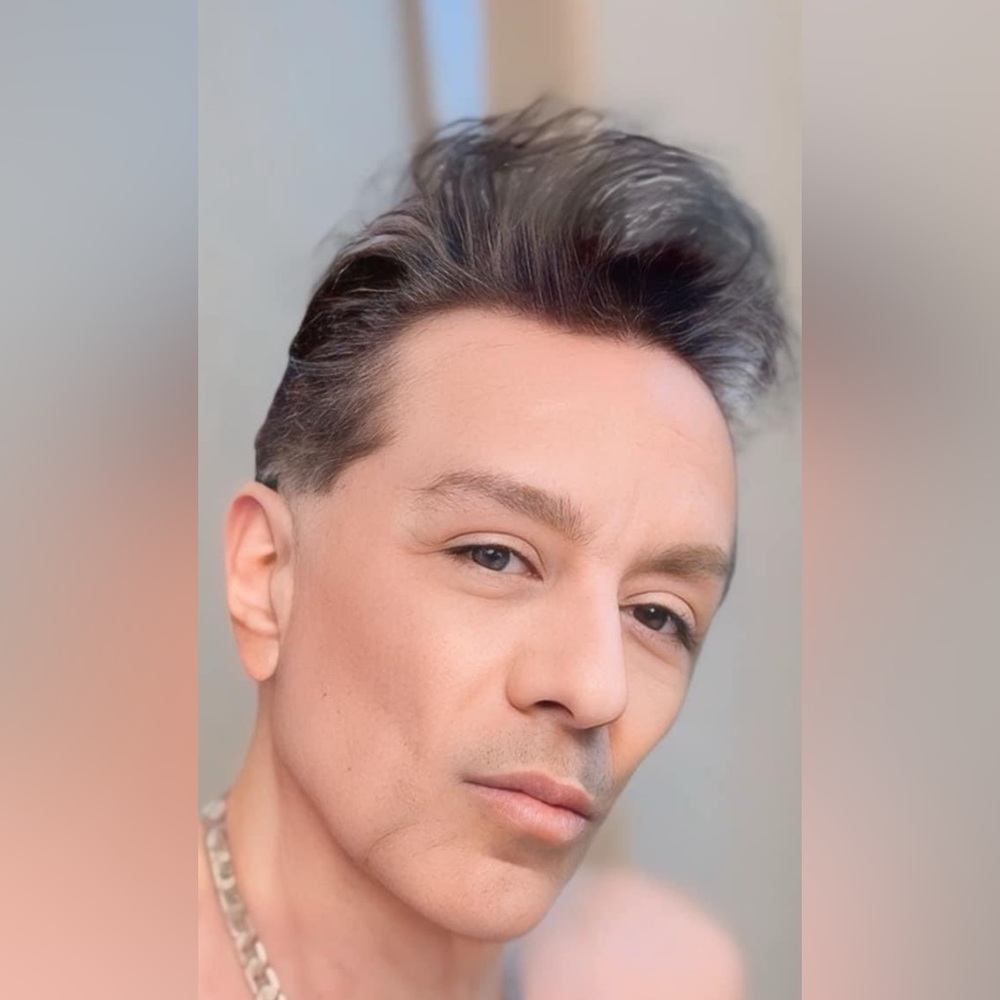 Meet your Posher, Alexander … My category is Men.and Women